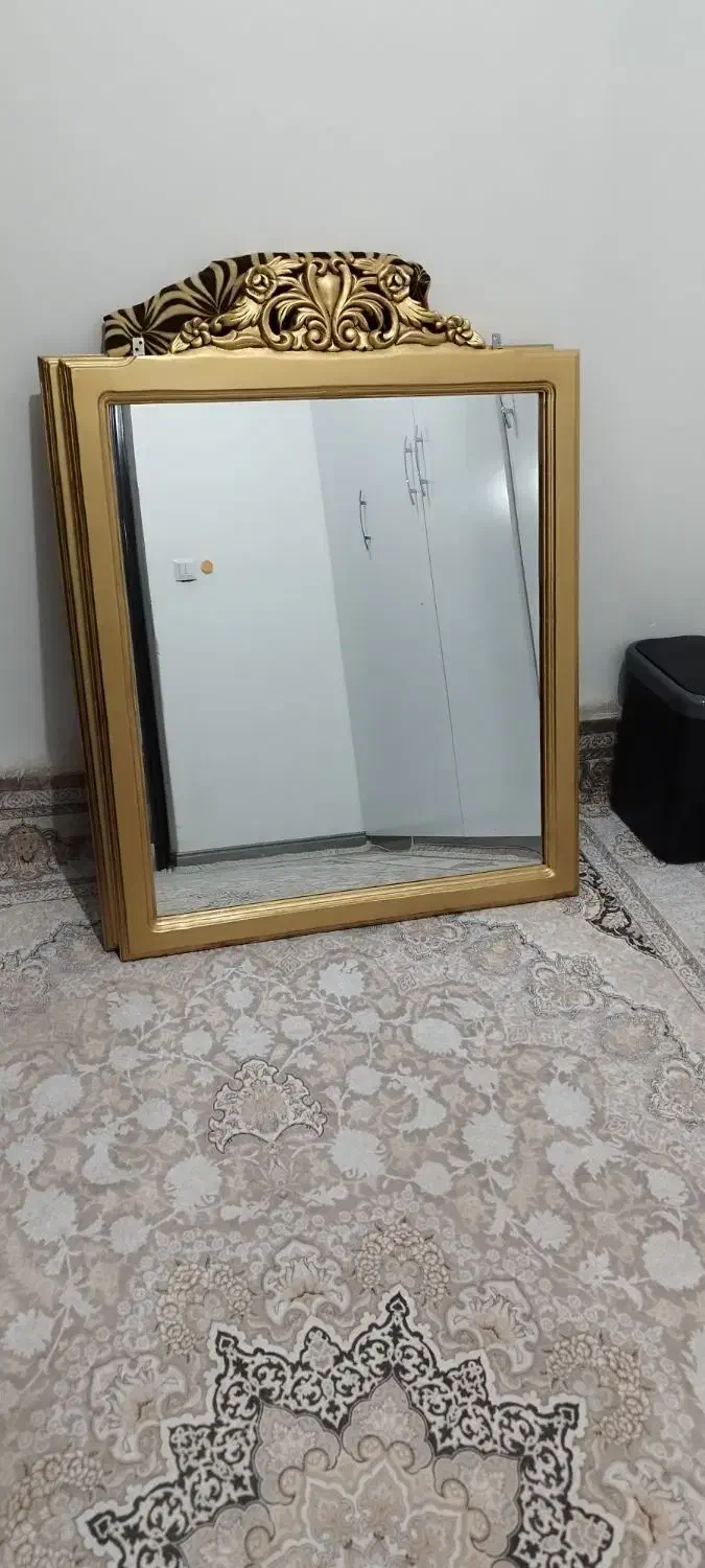 دو عدد آینه چوبی با تاج منبت و کیفیت آینه درجه یک|آینه|برخوار, |دیوار