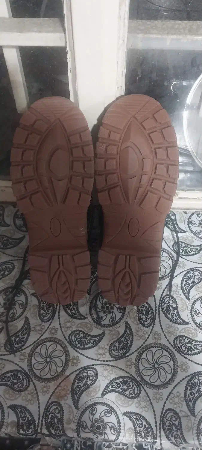 کفش ایمنی|کیف، کفش، کمربند|بومهن, |دیوار