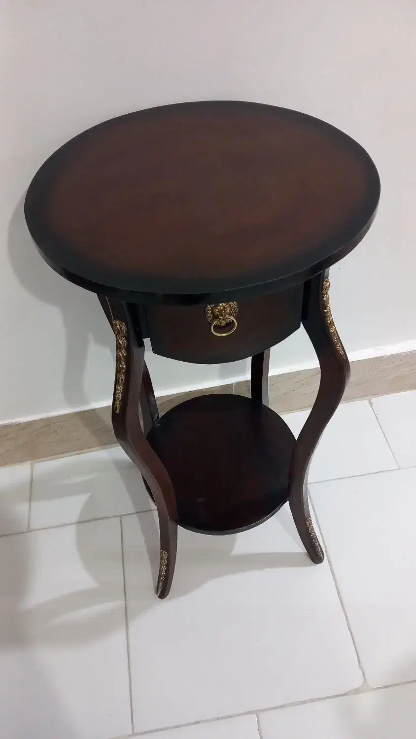 میز تلفن چوب خیلی تمیزدرحدنو۴۰۰ تومن|میز تلفن|تربتحیدریه, ترمینال|دیوار