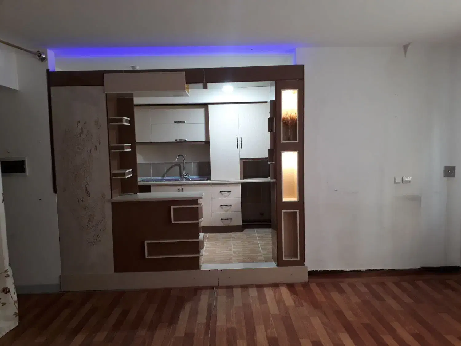 فروش آپارتمانی فلکه گاز طبقه اول..همراه با پارکینگ|فروش آپارتمان|بانه, |دیوار