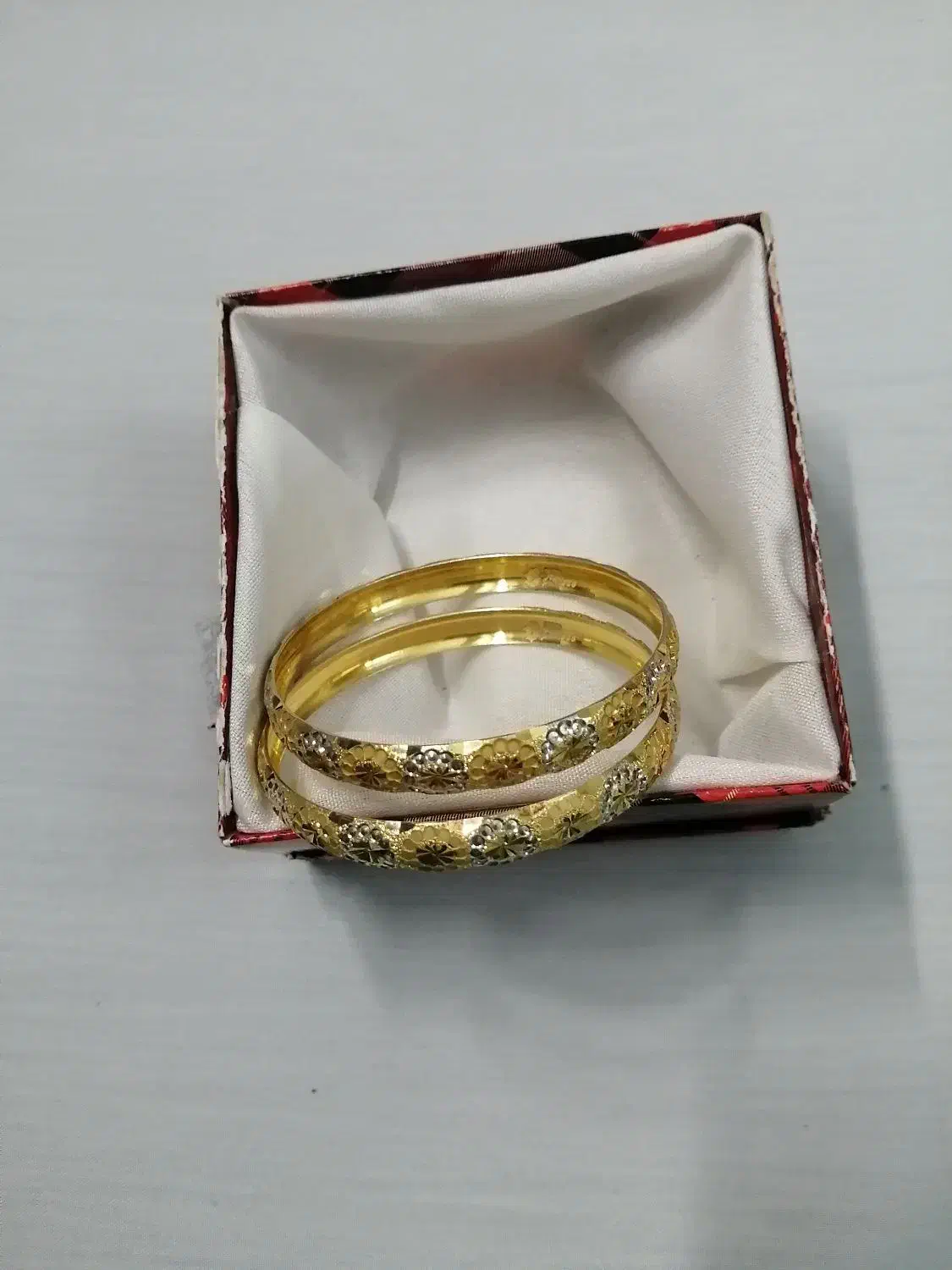 دو عدد النگوی نقره ی یزد|بدلیجات|رشت, جانبازان|دیوار