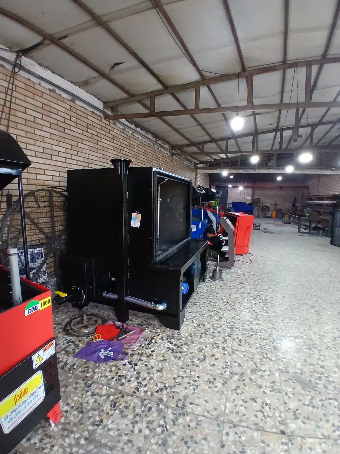 سالن تولید موتورشور  قطعه شویی  قطعه شور|ماشین‌آلات صنعتی|ماسوله, |دیوار