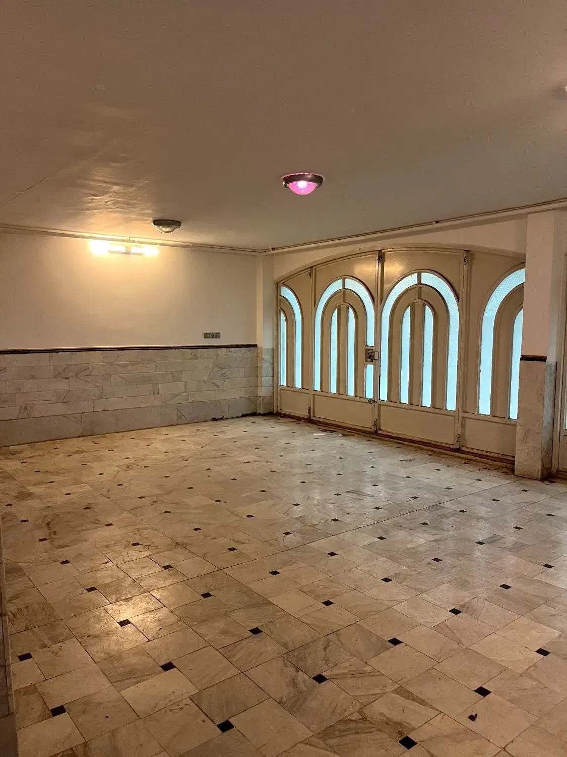 ویلایی/3 طبقه/در بست/30 متری قائم|اجارهٔ خانه و ویلا|قم, زنبیل آباد|دیوار