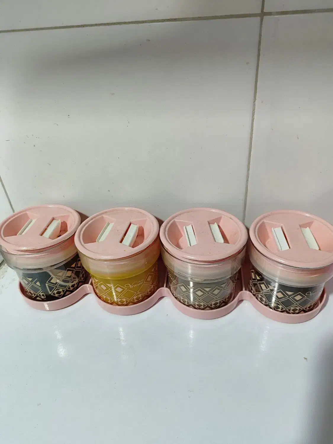 جا ادویه 4تایی|ظروف نگهدارنده، پلاستیکی، یک‌بارمصرف|قائم‌شهر, |دیوار