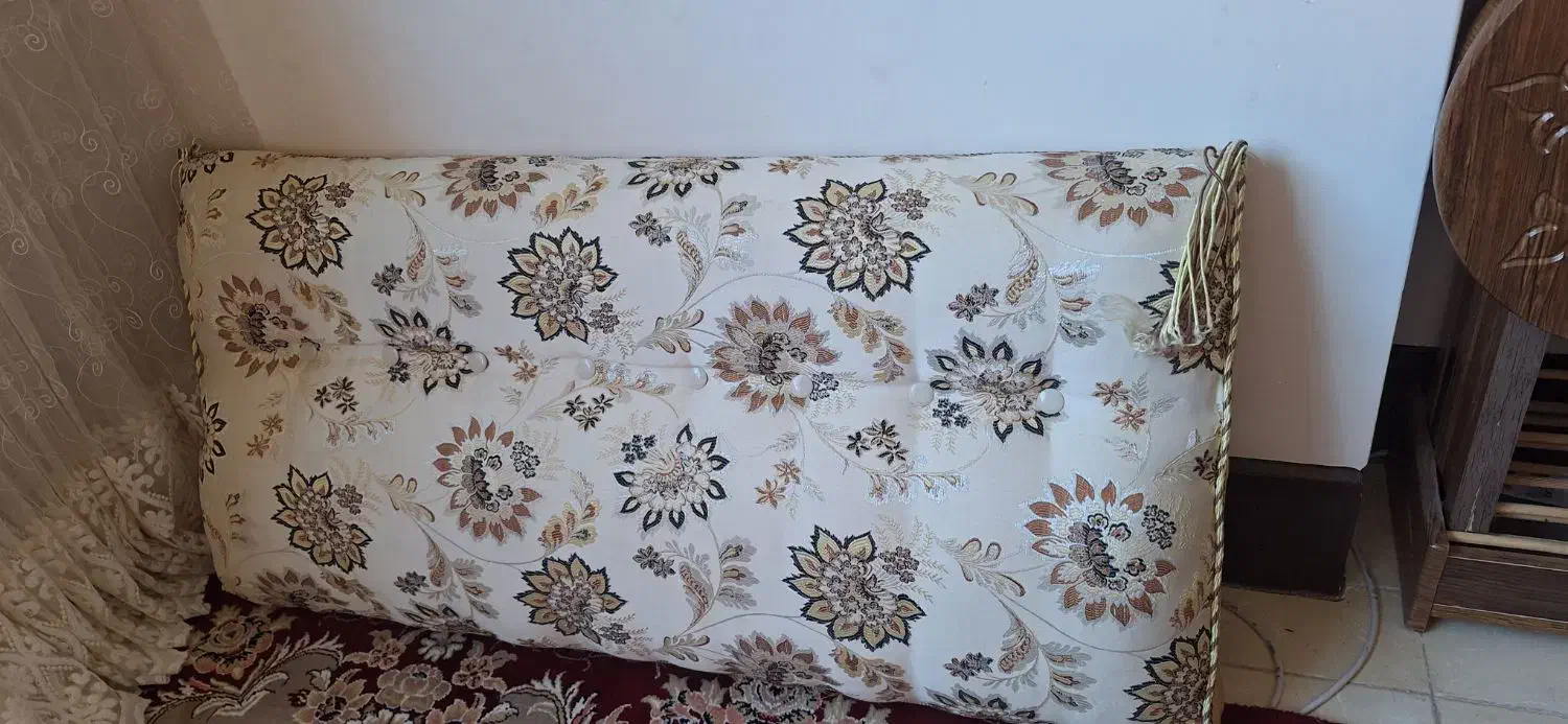 پشتی راحتی|مبلمان خانگی و میز عسلی|فولادشهر, مسکن مهر فولادشهر|دیوار