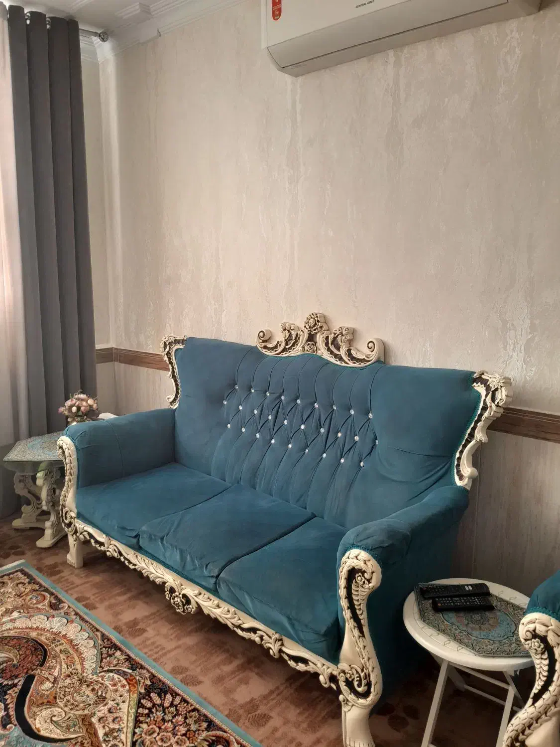 یک دست مبل هفت نفره در حدنوطرح گل رز|مبلمان خانگی و میز عسلی|پاکدشت, حصار امیر|دیوار