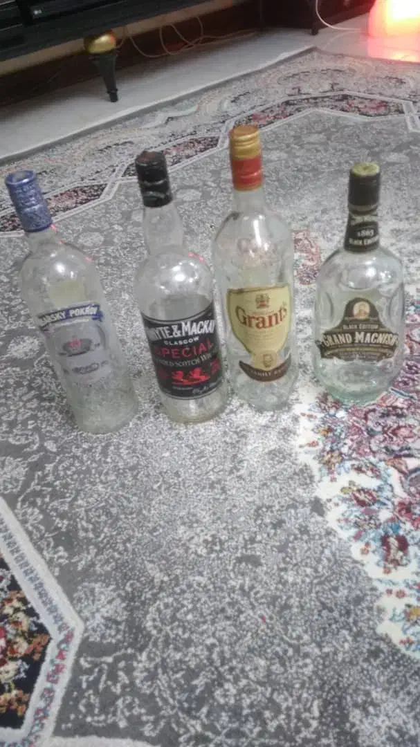 شیشه تزینی ۱۴ عدد دونه ای ۱۵۰ تومن|صنایع دستی و سایر لوازم تزئینی|تهران, جوادیه|دیوار