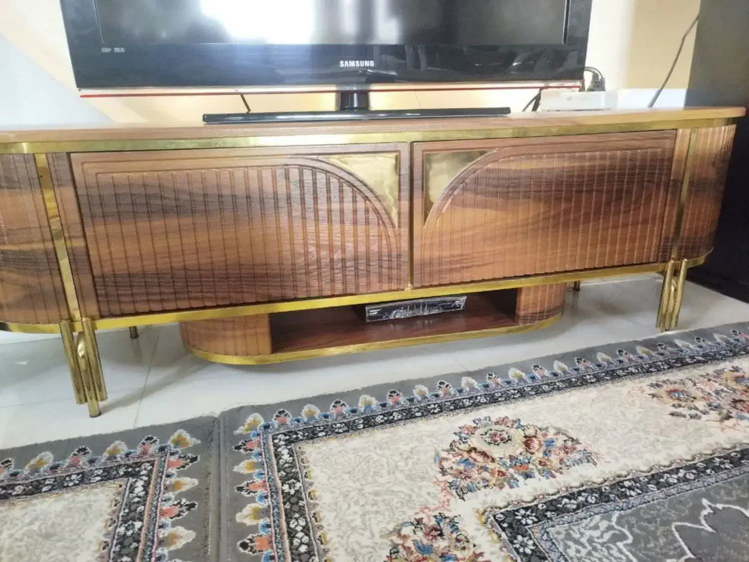 میزتی وی|میز تلویزیون|پیشوا, |دیوار