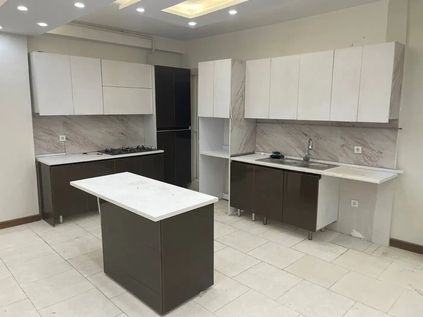 کابینت ام دی اف و هایگلاس با گاز و سینک شیر سینک|مصالح و تجهیزات ساختمان|پردیس, فاز ۸|دیوار