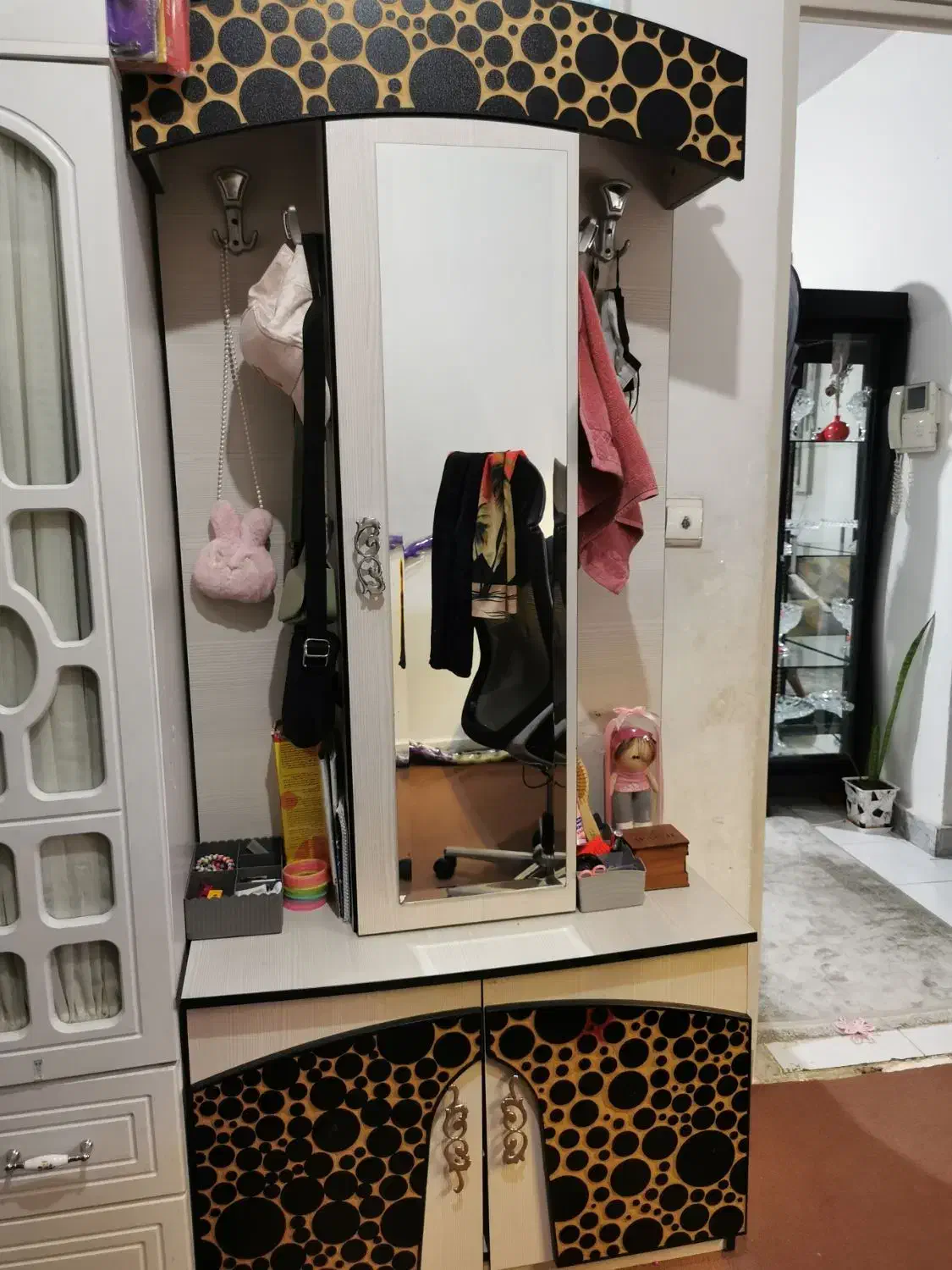 جاکفشی|جاکفشی، کمد، دراور|اندیشه, اندیشه فاز ۱|دیوار