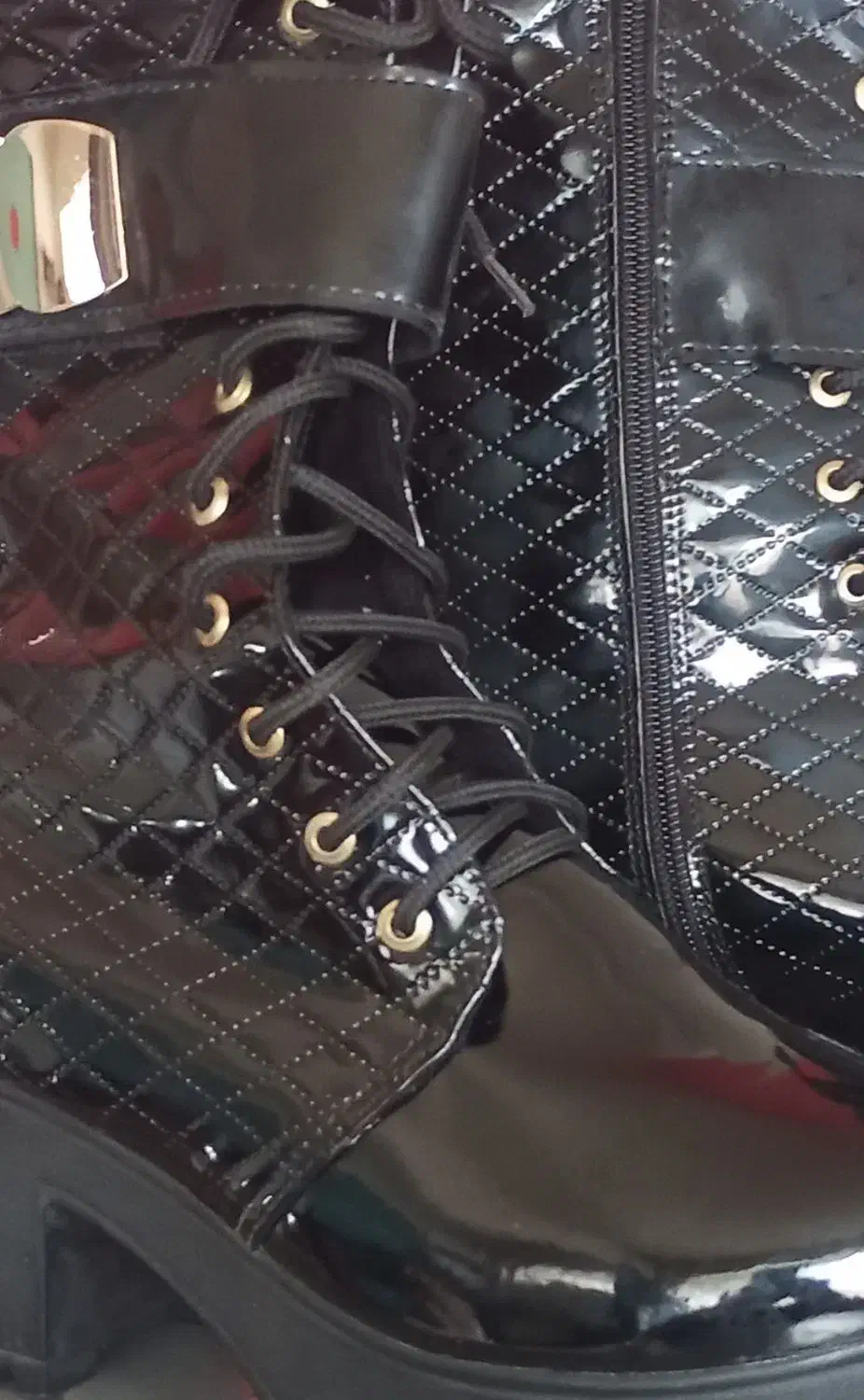 بوت امریکایی|کیف، کفش، کمربند|اصفهان, درب کوشک|دیوار