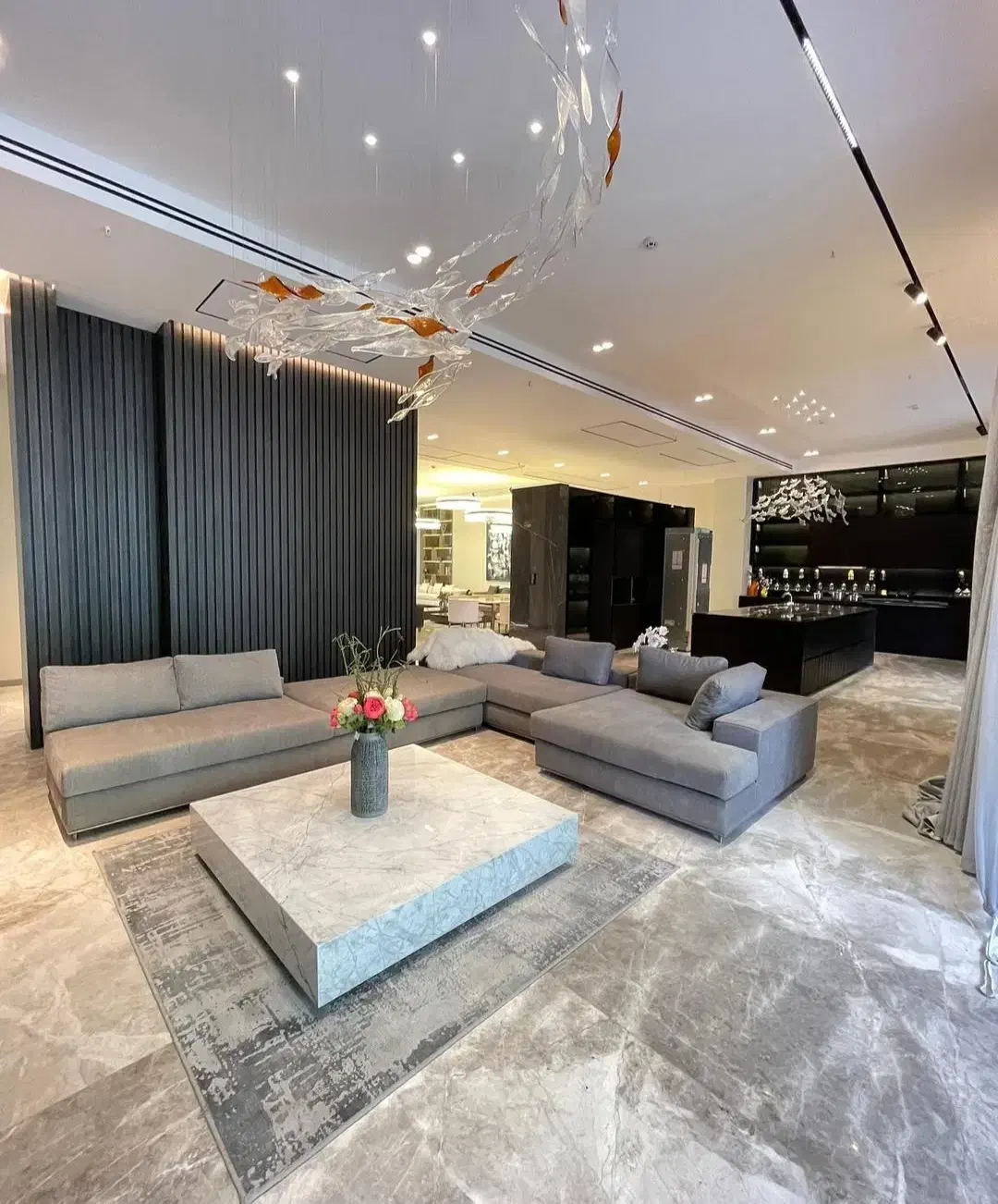 ۳۰۰متر * ۴ خواب * فول فرنیش * تک واحدی *اعیان نشین