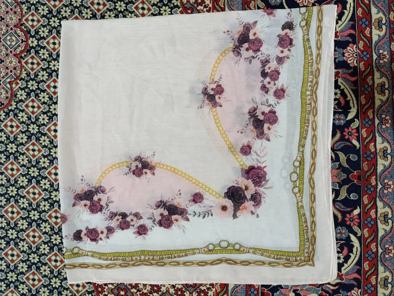 روسری اندازه 130|سفره، حوله، دستمال آشپزخانه|گنبد کاووس, |دیوار