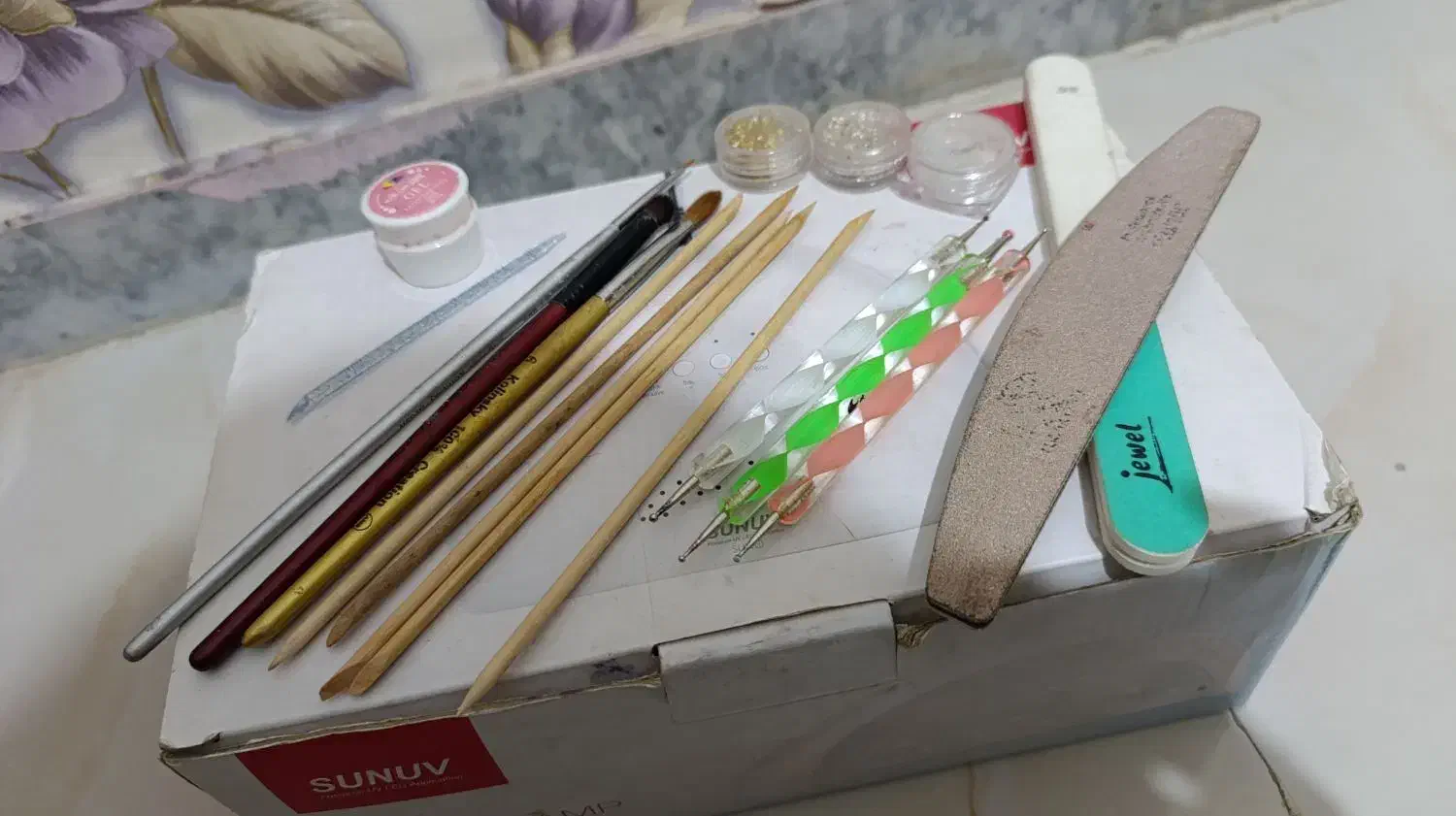 لوازم کاشت ناخون یووی و سوهان برقی|آرایشی، بهداشتی، درمانی|مشکیندشت, |دیوار