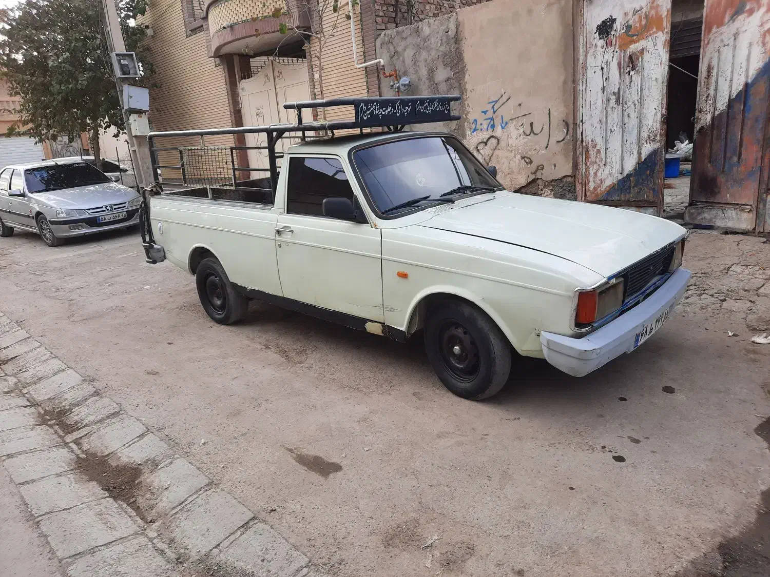 وانت مدل۹۳شاسی پلمپ رنگ سفید|خودرو سواری و وانت|زاهدان, |دیوار