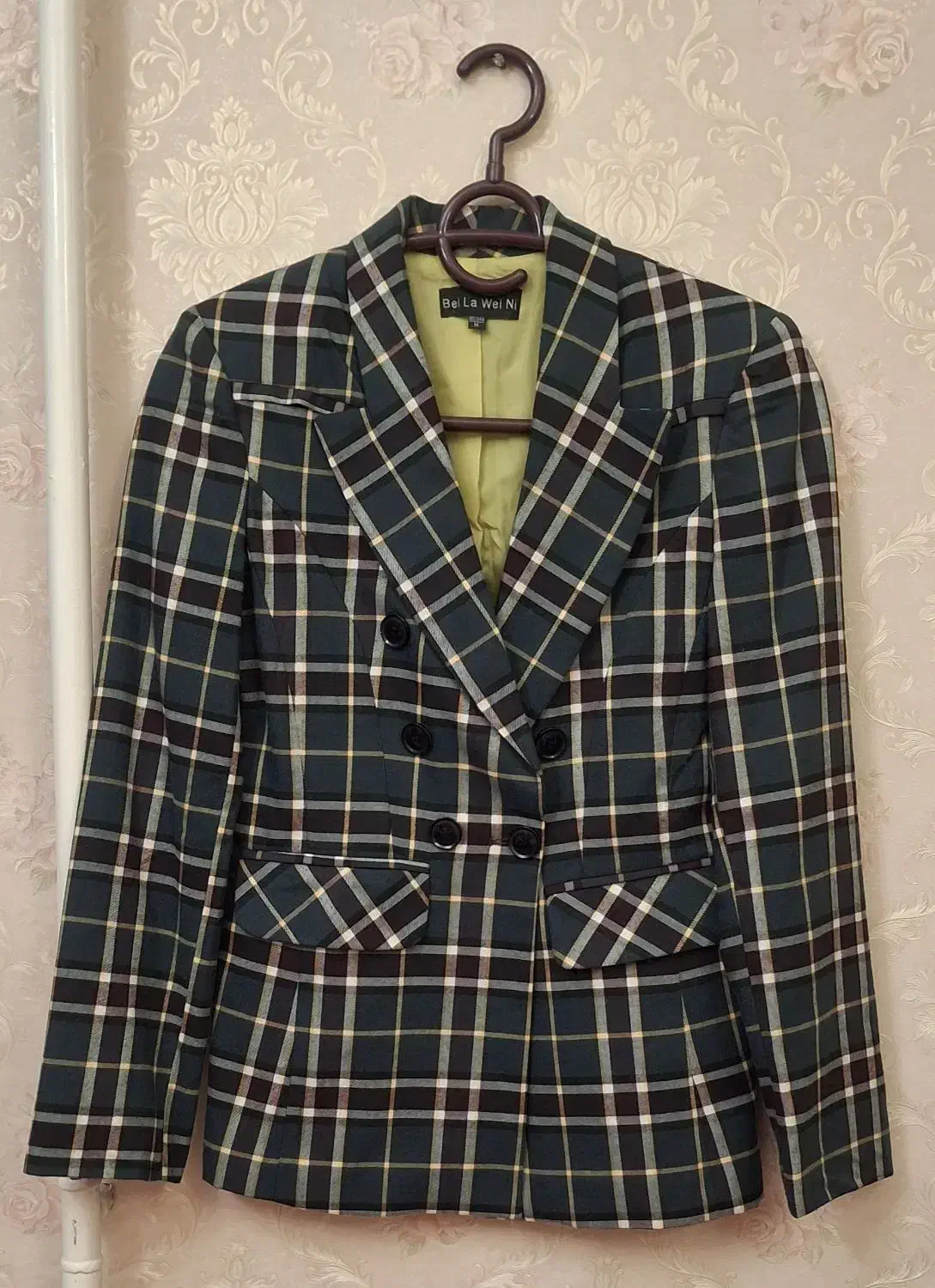 کت چهارخانه|لباس|لاهیجان, قیام|دیوار