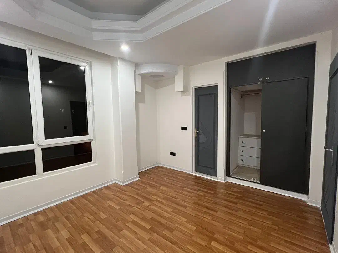 ۱۲۰ متر ۲ خواب فول امکانات / ۷ ساله /سالن پرده خور