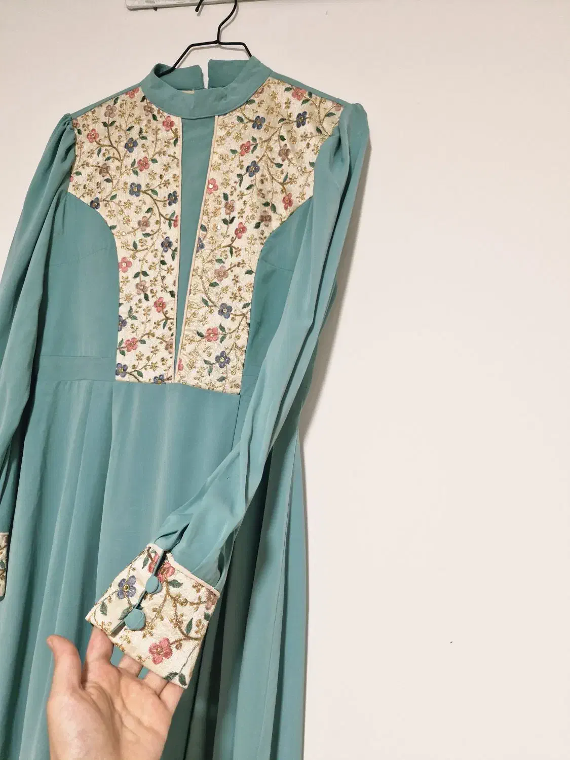 لباس|لباس|همدان, |دیوار