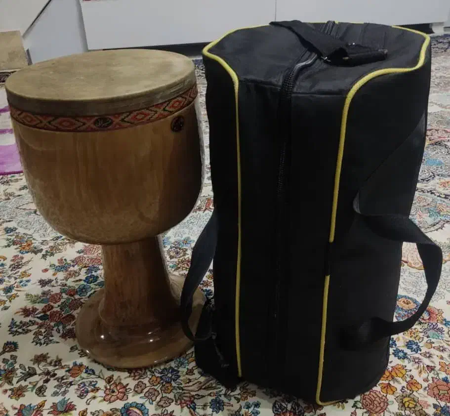 تنب ساخت شیرانی اصفهان. چوب یک تیکه گردو. پوست بز.|سازهای سنتی|رشت, شهرک صبا|دیوار