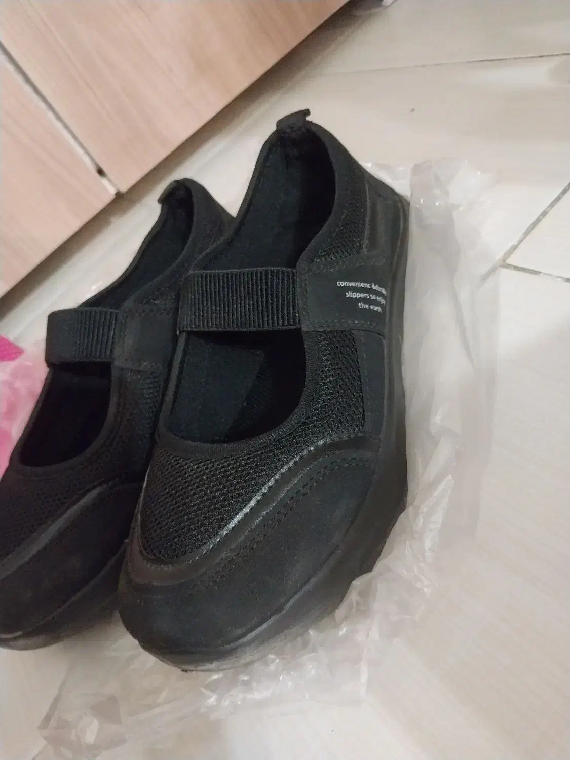 کتونی|کیف، کفش، کمربند|بومهن, |دیوار