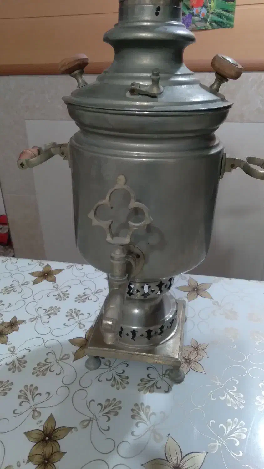 سماورعتیقه برنجی زغالی  قدیمی|کلکسیون اشیاء عتیقه|اصفهان, جلالیه|دیوار