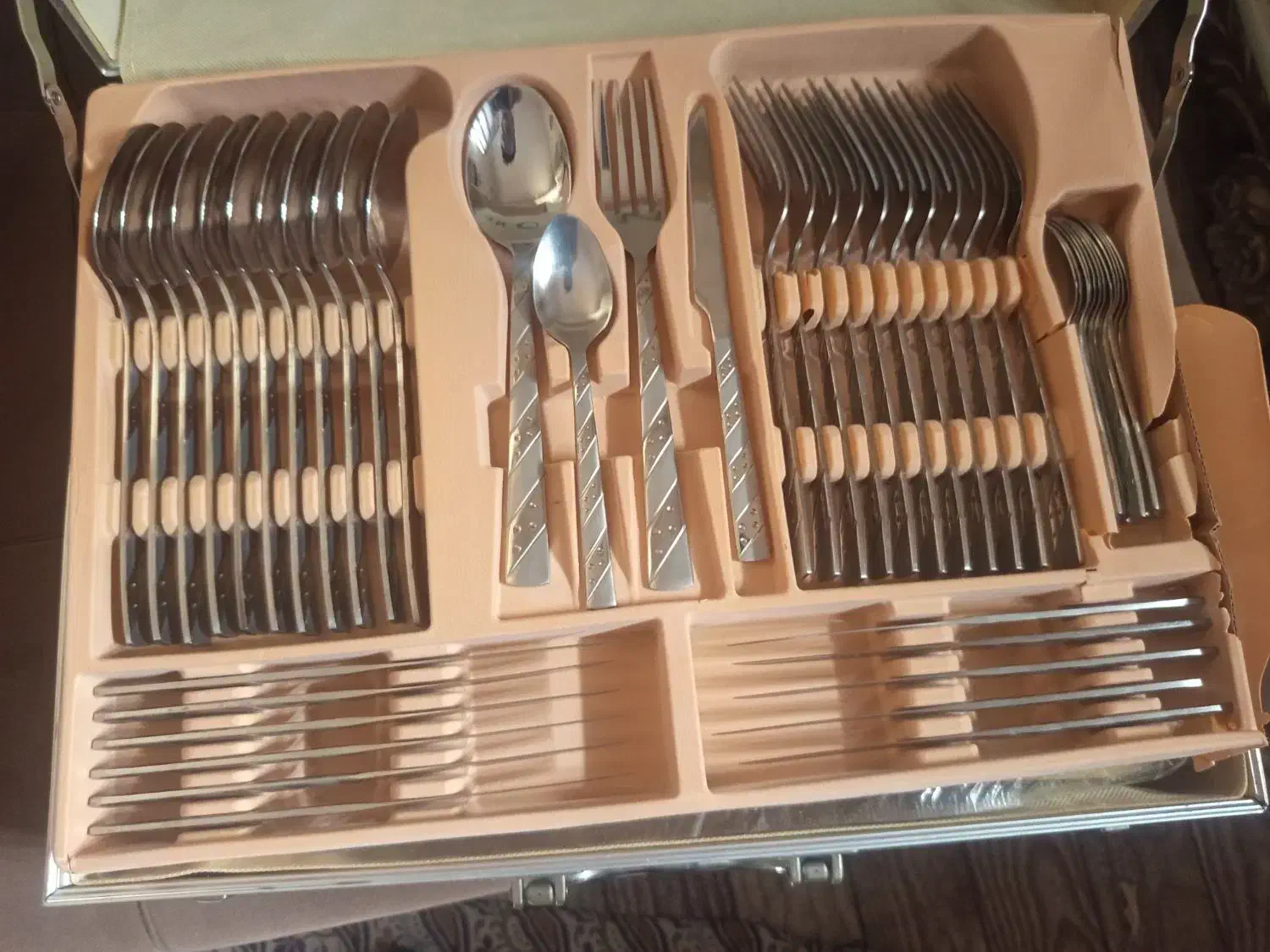 ست قاشق چنگال چمدون عروس نو|ظروف سرو و پذیرایی|کرج, شهرک فهمیده|دیوار