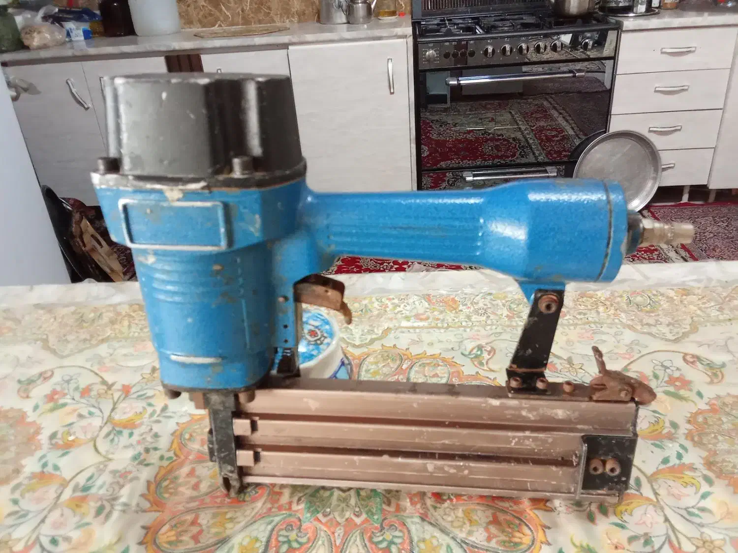 منگنه زن آلمانی و میخکوب بادی|ماشین‌آلات صنعتی|یزد, |دیوار