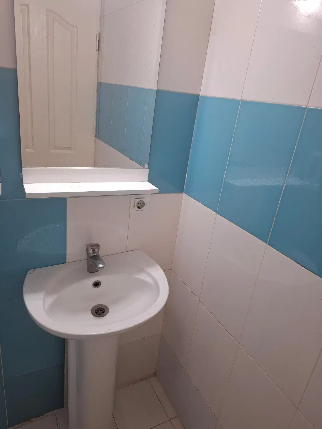 روشویی|لوازم سرویس بهداشتی|شیراز, فرهنگ شهر|دیوار