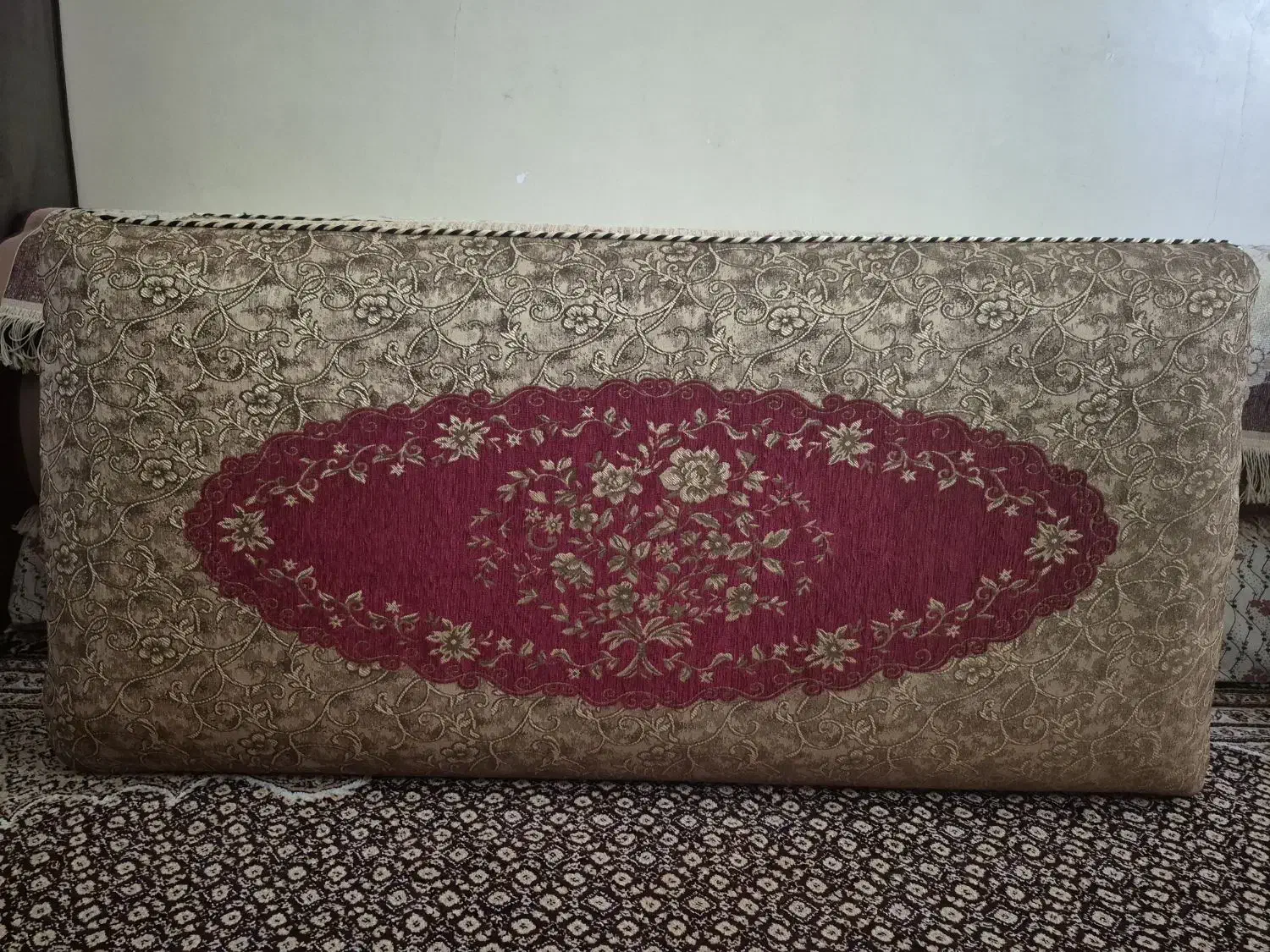 پشتی در حد نو|پشتی|بروجرد, |دیوار