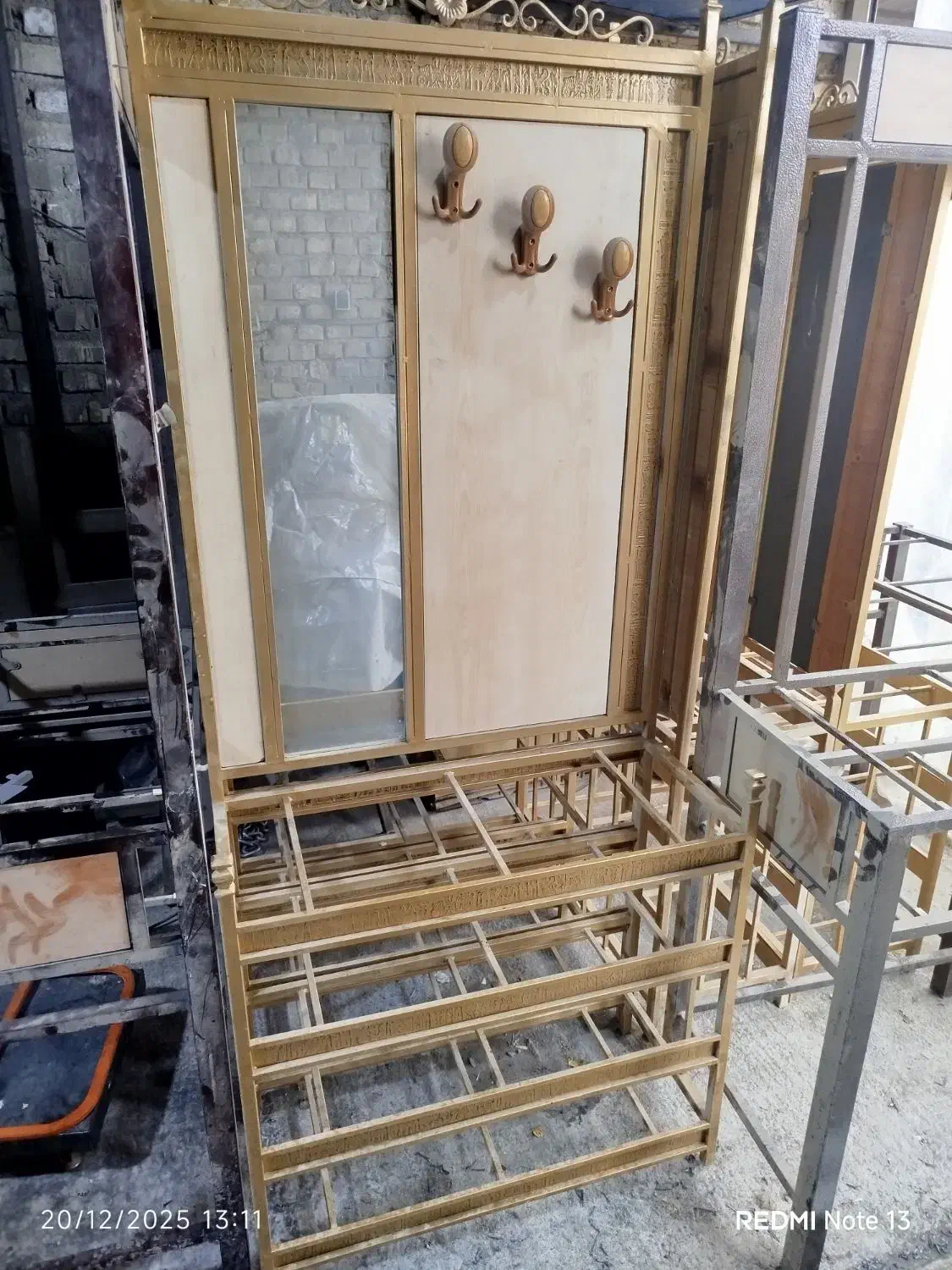 جاکفشی هخامنشی|جاکفشی، کمد، دراور|یزد, |دیوار