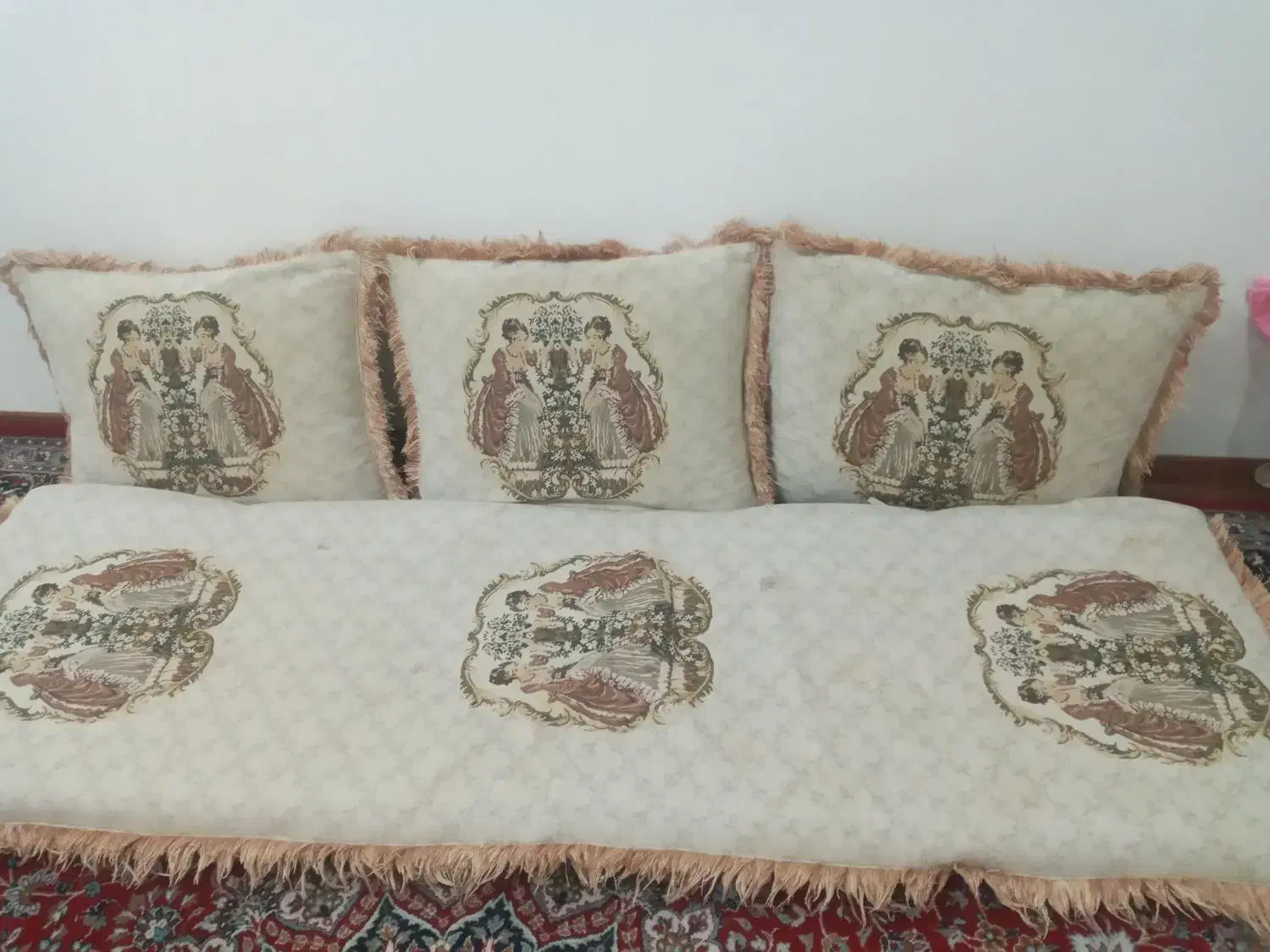 پشتی نشیمن|پشتی|اهواز, بهارستان|دیوار