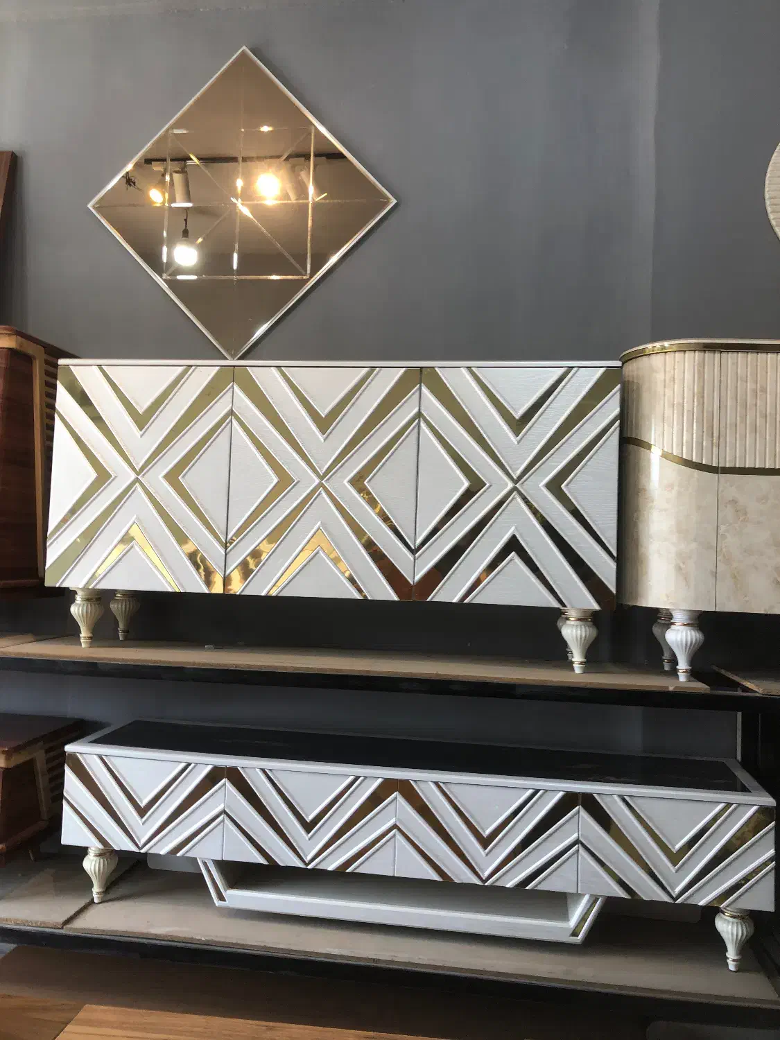 میز تلوزیون و آینه کنسول|بوفه، ویترین، کنسول|رباط‌کریم, شهرک صنعتی زواره‌ای|دیوار