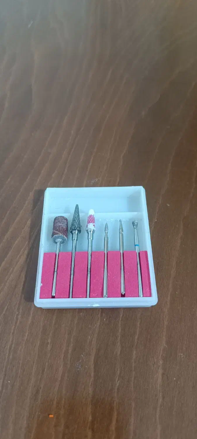 فروش وسایل کاشت ناخن|آرایشگاه و سالن‌های زیبایی|پرند, فاز ۵|دیوار