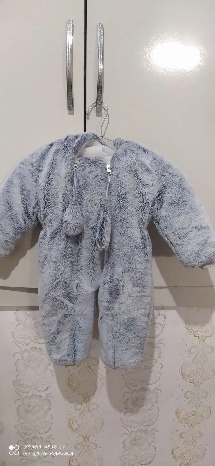 کاپشن|کفش و لباس بچه|تربت‌حیدریه, ده پائین|دیوار