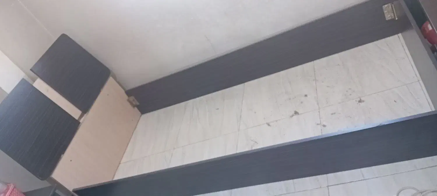 تخت یکنفره با ترکیب رنگ کرم و قهوه ای|تخت و سرویس خواب|کرج, شاهین‌ویلا|دیوار