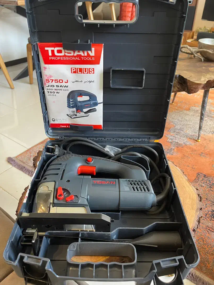 عمود بر توسن|ابزارآلات|ساری, |دیوار