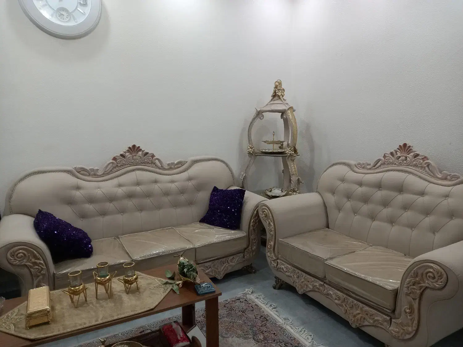 مبل ۷ نفره کرم رنگ در حد نو|مبلمان خانگی و میز عسلی|شاهین‌شهر, شهرک گلدیس|دیوار