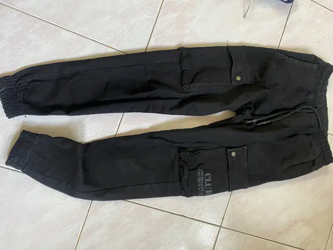 هودی وشلوار کتان|لباس|رشت, معلم|دیوار