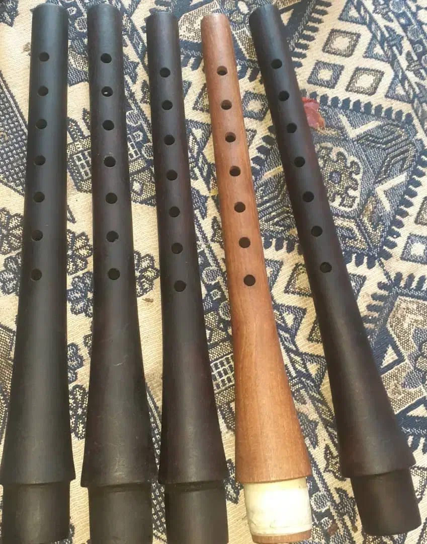 کرنا|سازهای بادی|فیروزآباد (فارس), |دیوار