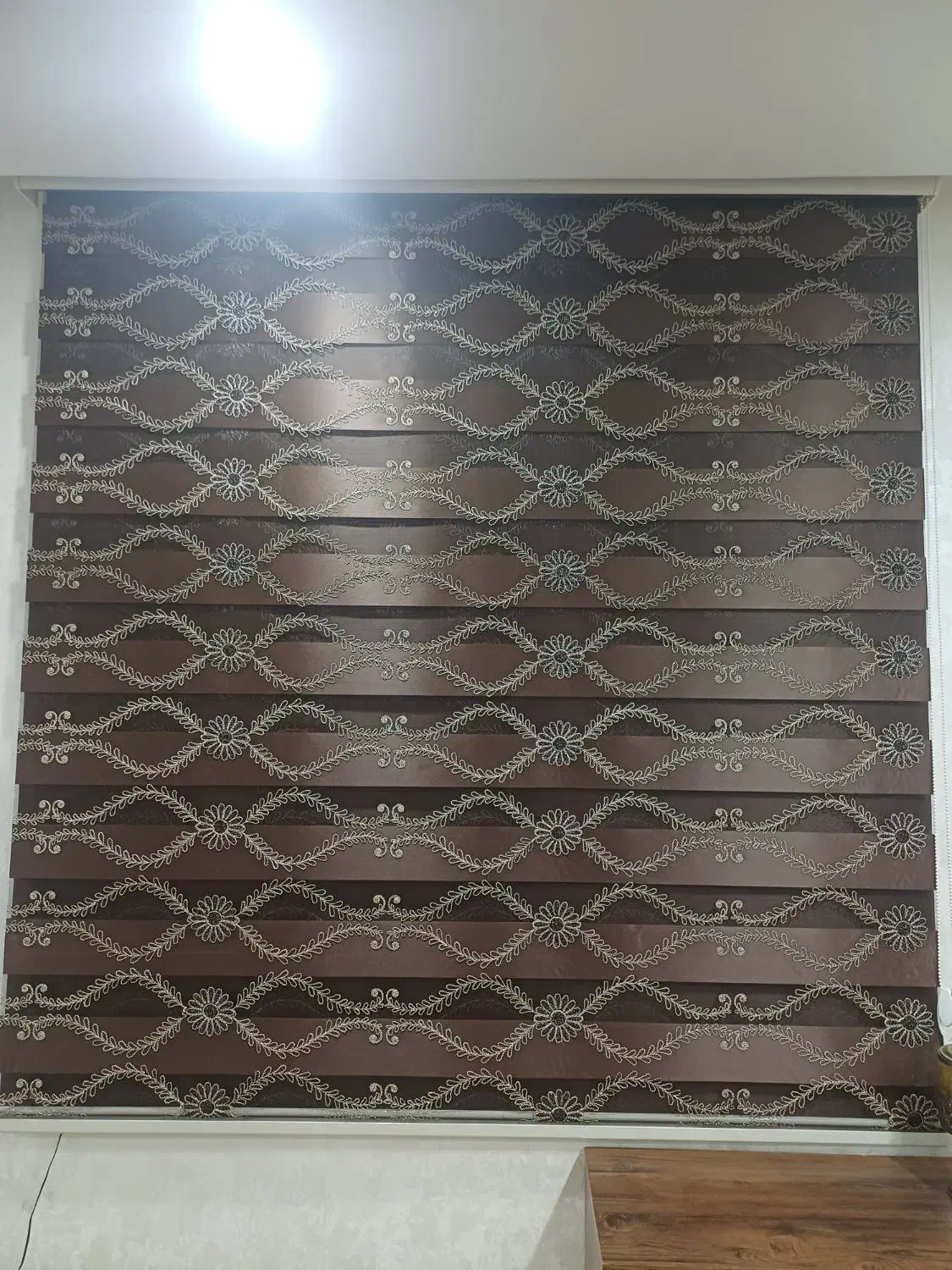 پرده زبرا قهوه ای عرض ۱۶۵ طول۲متر|پرده، رانر، رومیزی|اهواز, کوی آغاجاری|دیوار