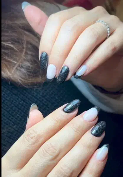 کاشت ناخن یلدایی فقط ۳۰۰  تومن|خدمات آرایشگری و زیبایی|مشهد, شهید معقول|دیوار