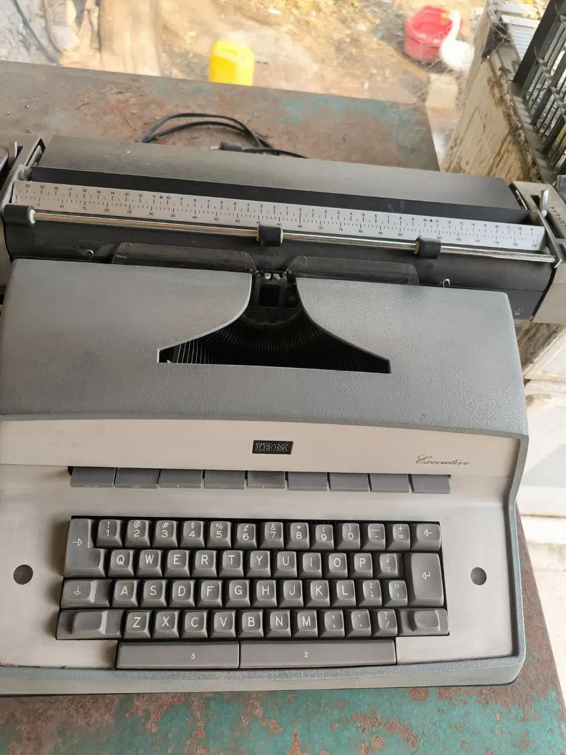 ماشین تایپ المپیا و IBM و ماشین حساب FACIT|کلکسیون اشیاء عتیقه|فردیس, انبار نفت|دیوار