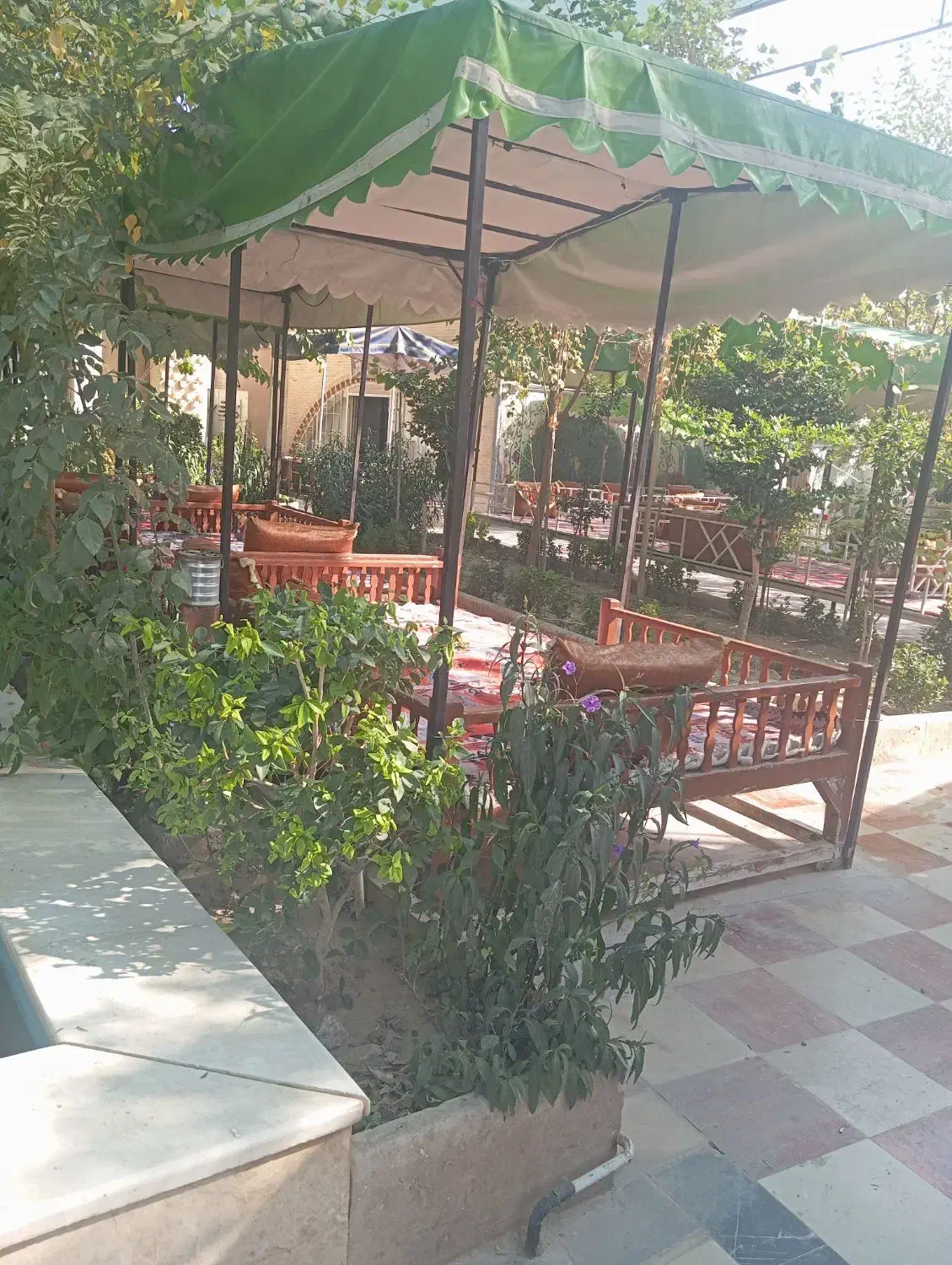 گارسون و باغبان و باریستا|استخدام خدمات فروشگاه و رستوران|مهریز, |دیوار