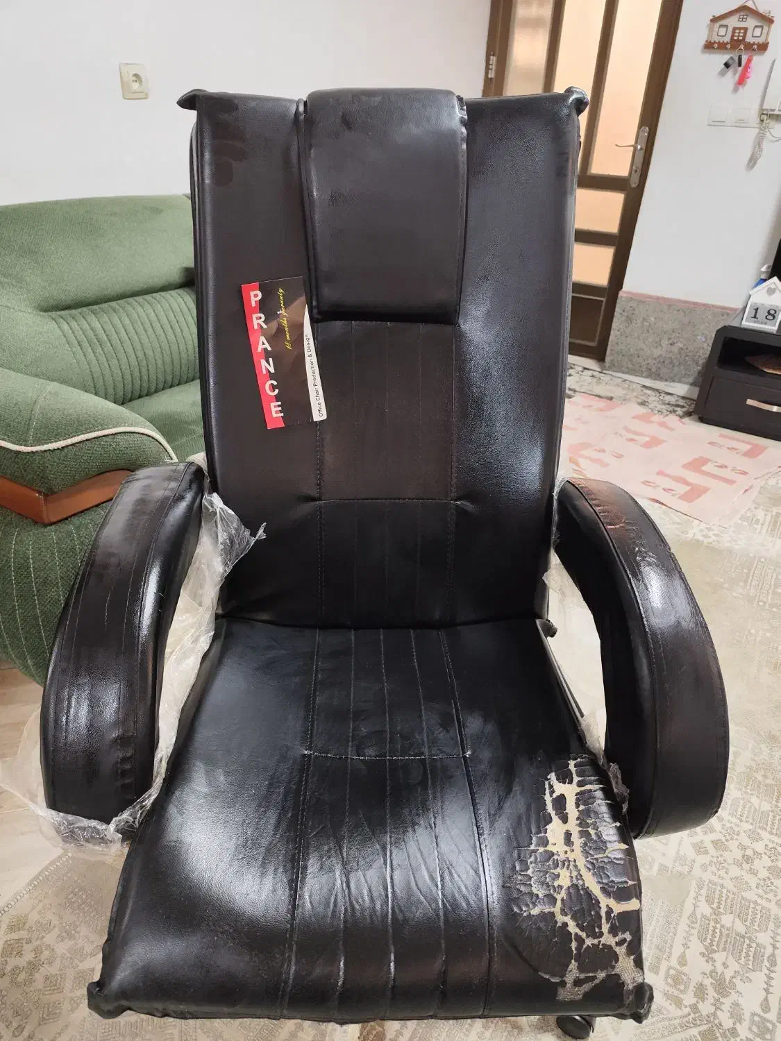 صندلی اداری چرخ دار کار کرده|دفتر کار|لنگرود, |دیوار