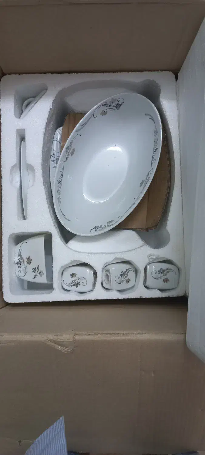 سرویس چینی۱۰۷ پارچه کلاسیک میشا طلا|ظروف سرو و پذیرایی|سمنان, |دیوار