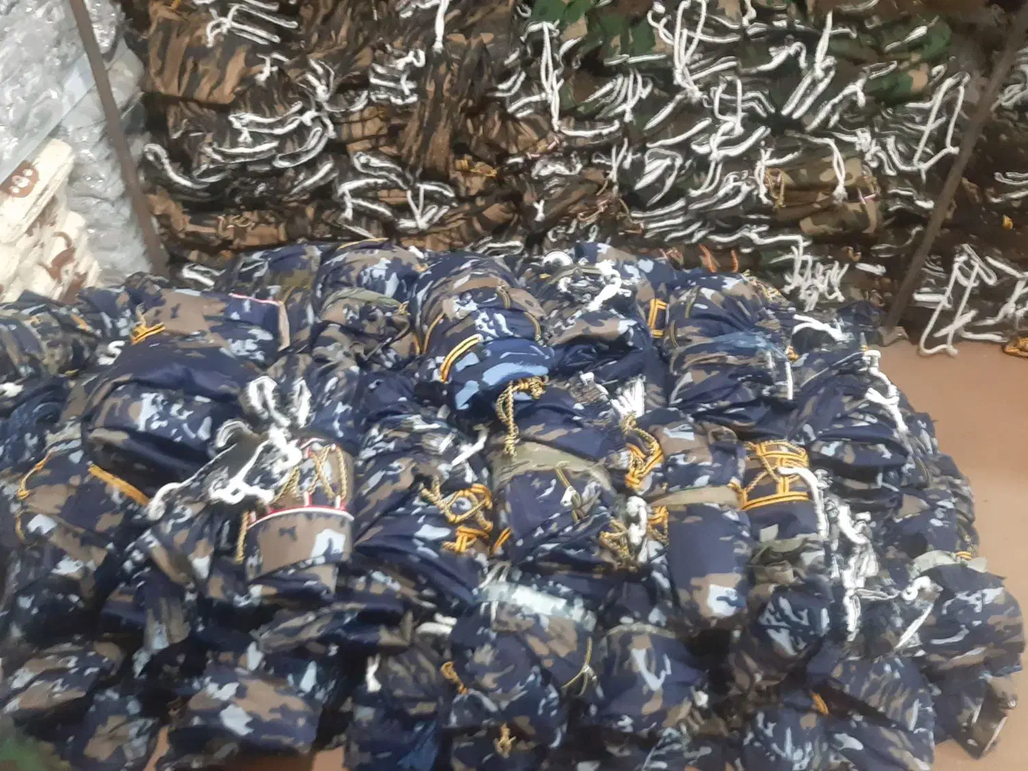 تولیدی کردی|لباس|ایرانشهر, |دیوار