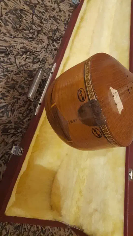 سه تار|سازهای سنتی|اصفهان, آبشار|دیوار