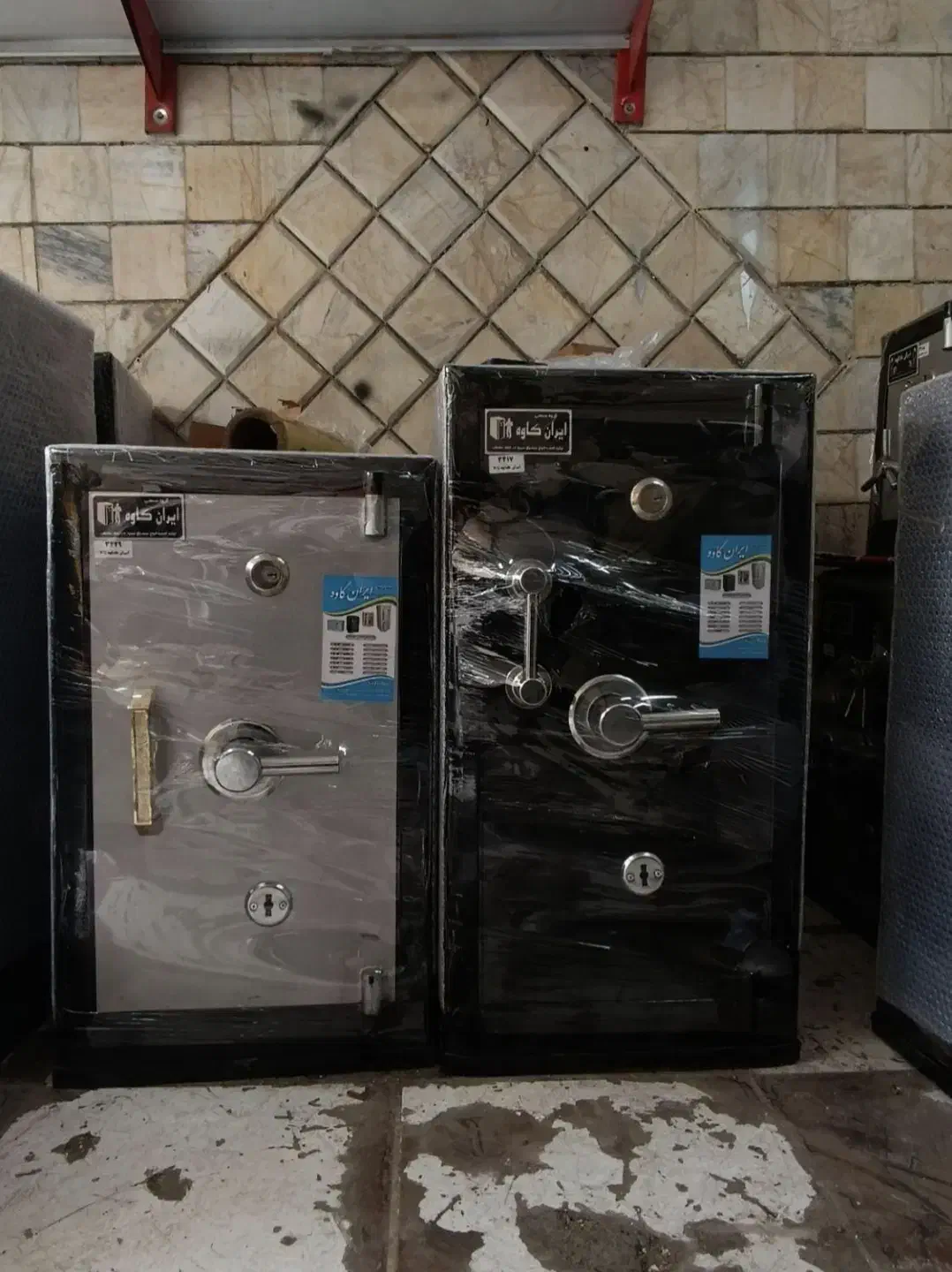 گاوصندوق IRAN KAVEH|ابزارآلات|نیشابور, میدان حافظ|دیوار