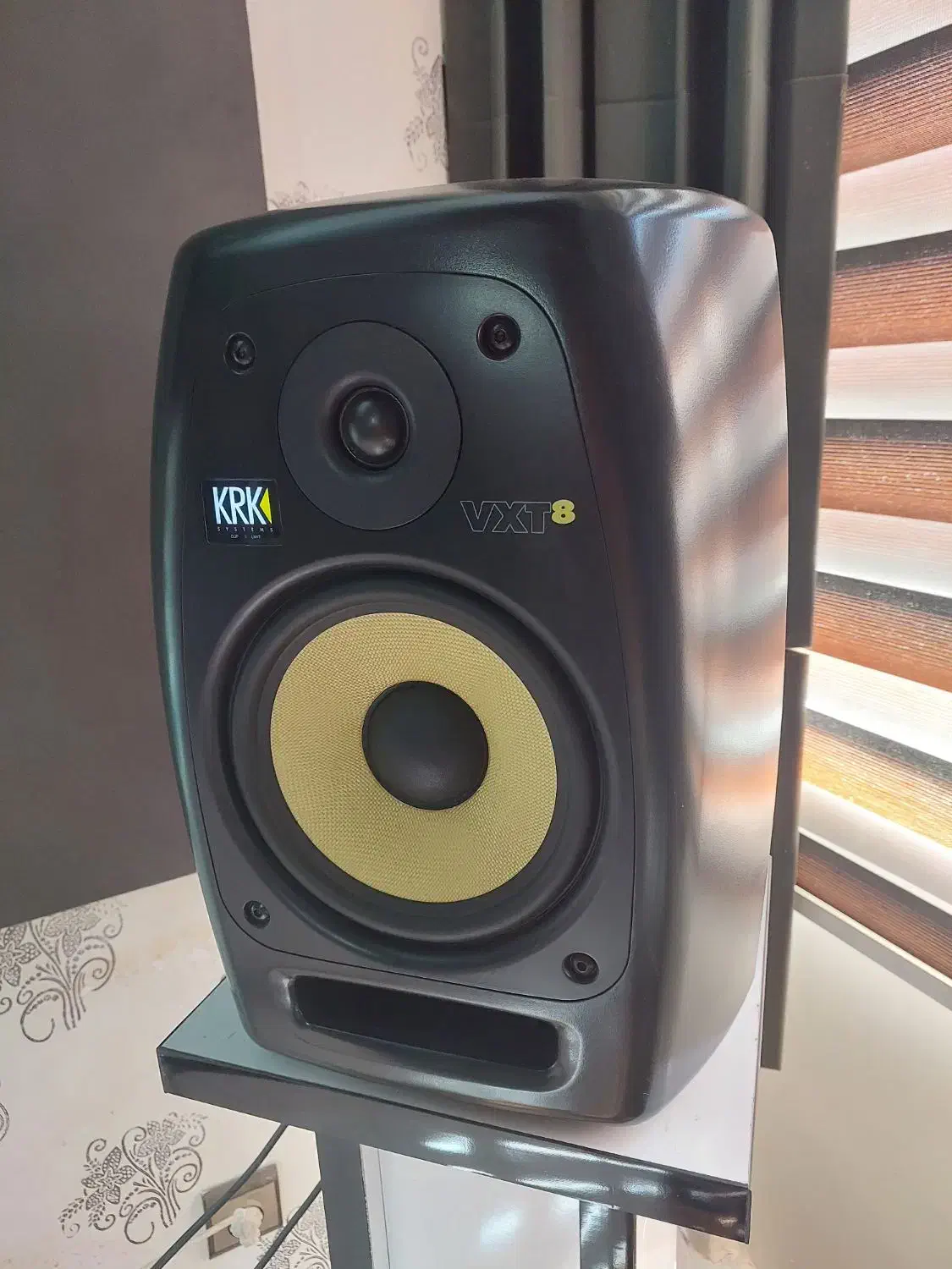 اسپیکر مانیتورینگ KRK VXT 8|سیستم صوتی خانگی|اندیشه, اندیشه فاز ۳|دیوار