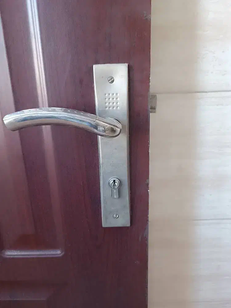 درب واحد قهوه‌ ای سوخته کاملا سالم|مصالح و تجهیزات ساختمان|تهران, سبلان (لشگر)|دیوار